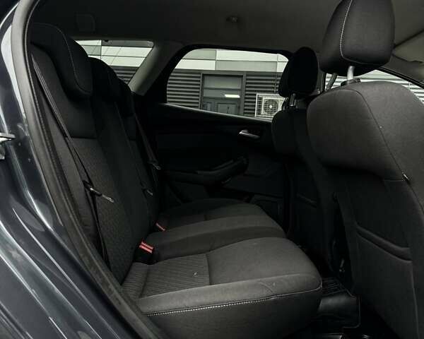 Серый Форд Фокус, объемом двигателя 1.6 л и пробегом 200 тыс. км за 8700 $, фото 30 на Automoto.ua