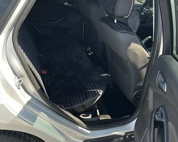 Форд Фокус 2013 в Новоукраинке на Automoto.ua Серый Форд Фокус, объемом двигателя 1.6 л и пробегом 257 тыс. км за 7900 $, фото 13 на Automoto.ua
