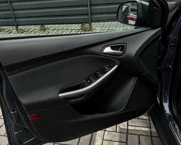 Серый Форд Фокус, объемом двигателя 1.6 л и пробегом 200 тыс. км за 8700 $, фото 46 на Automoto.ua