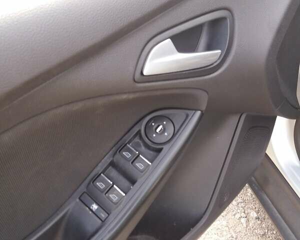 Серый Форд Фокус, объемом двигателя 1 л и пробегом 300 тыс. км за 7333 $, фото 13 на Automoto.ua