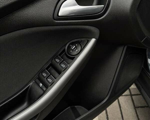 Серый Форд Фокус, объемом двигателя 1.6 л и пробегом 223 тыс. км за 7999 $, фото 41 на Automoto.ua