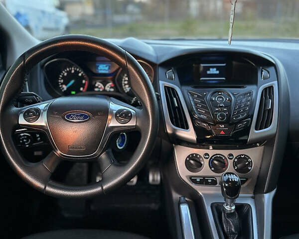 Серый Форд Фокус, объемом двигателя 1.6 л и пробегом 199 тыс. км за 7200 $, фото 18 на Automoto.ua