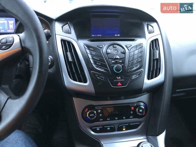 Серый Форд Фокус, объемом двигателя 1.6 л и пробегом 209 тыс. км за 7500 $, фото 14 на Automoto.ua