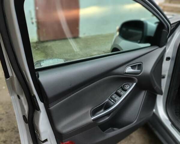 Сірий Форд Фокус, об'ємом двигуна 1.56 л та пробігом 210 тис. км за 8500 $, фото 23 на Automoto.ua