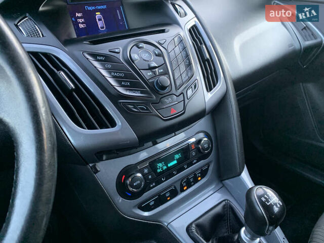 Серый Форд Фокус, объемом двигателя 1.6 л и пробегом 236 тыс. км за 7500 $, фото 26 на Automoto.ua