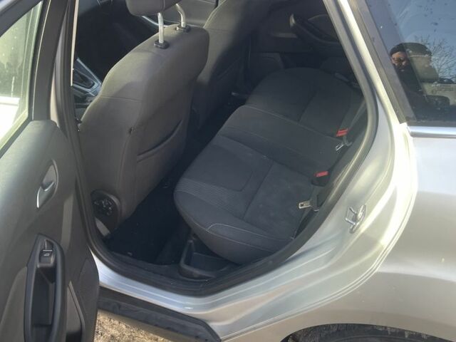 Сірий Форд Фокус, об'ємом двигуна 1 л та пробігом 208 тис. км за 1418 $, фото 4 на Automoto.ua