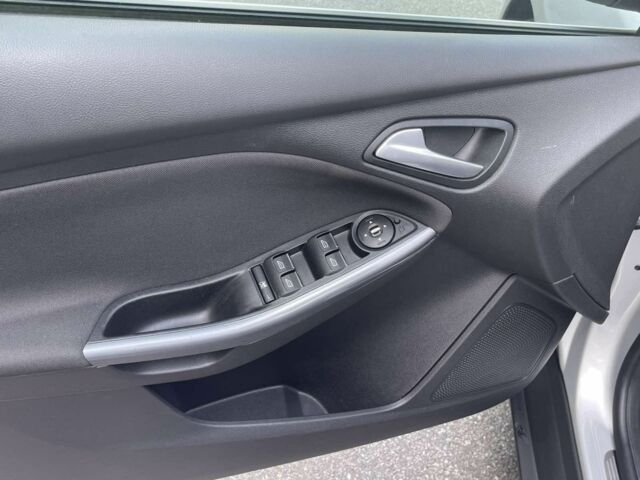 Сірий Форд Фокус, об'ємом двигуна 1.6 л та пробігом 220 тис. км за 8500 $, фото 17 на Automoto.ua