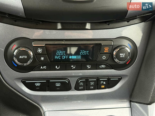 Серый Форд Фокус, объемом двигателя 1.6 л и пробегом 227 тыс. км за 8900 $, фото 53 на Automoto.ua