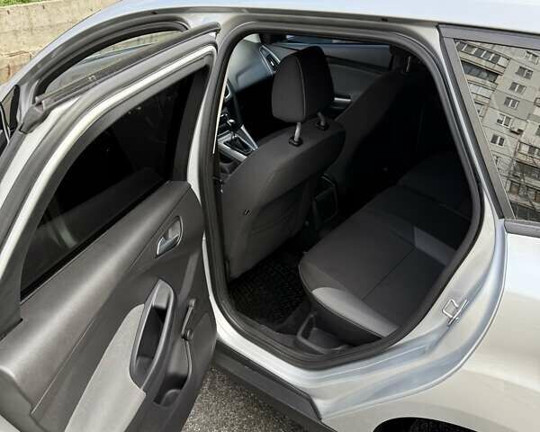 Серый Форд Фокус, объемом двигателя 1.6 л и пробегом 297 тыс. км за 7500 $, фото 9 на Automoto.ua