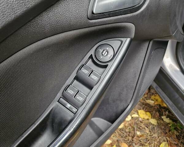 Сірий Форд Фокус, об'ємом двигуна 1 л та пробігом 80 тис. км за 7500 $, фото 51 на Automoto.ua
