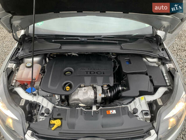 Серый Форд Фокус, объемом двигателя 1.6 л и пробегом 236 тыс. км за 7500 $, фото 8 на Automoto.ua