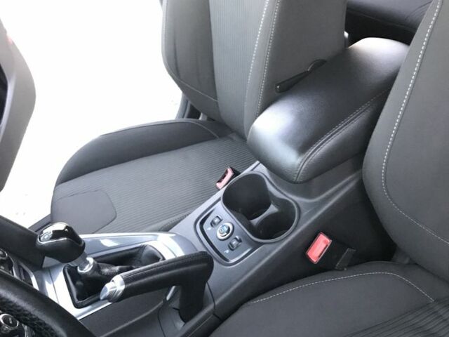 Серый Форд Фокус, объемом двигателя 1.6 л и пробегом 259 тыс. км за 8400 $, фото 12 на Automoto.ua