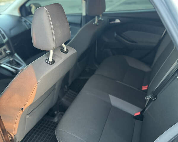 Серый Форд Фокус, объемом двигателя 1.6 л и пробегом 199 тыс. км за 7200 $, фото 9 на Automoto.ua