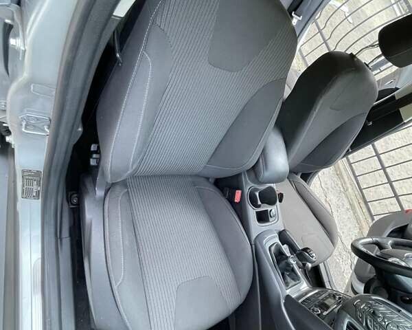 Серый Форд Фокус, объемом двигателя 1.6 л и пробегом 224 тыс. км за 8500 $, фото 44 на Automoto.ua