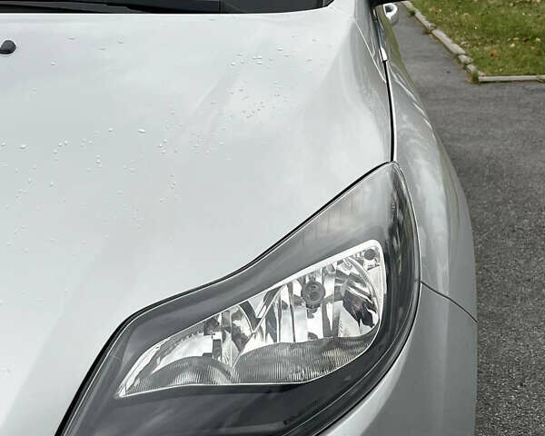 Форд Фокус 2013 в Житомире на Automoto.ua Серый Форд Фокус, объемом двигателя 1.6 л и пробегом 211 тыс. км за 8950 $, фото 25 на Automoto.ua