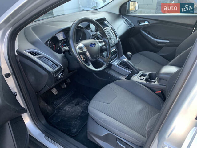 Форд Фокус 2013 в Ровно на Automoto.ua Серый Форд Фокус, объемом двигателя 1.6 л и пробегом 236 тыс. км за 7950 $, фото 16 на Automoto.ua
