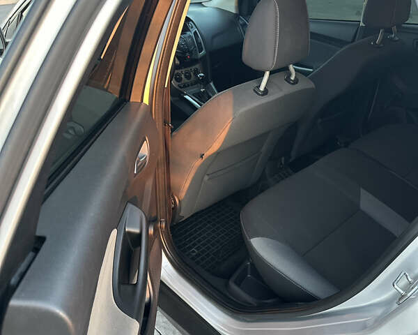 Серый Форд Фокус, объемом двигателя 1.6 л и пробегом 199 тыс. км за 7200 $, фото 8 на Automoto.ua