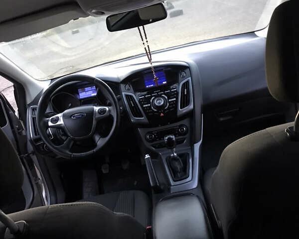 Форд Фокус 2013 в Львове на Automoto.ua Серый Форд Фокус, объемом двигателя 1.56 л и пробегом 259 тыс. км за 8400 $, фото 37 на Automoto.ua