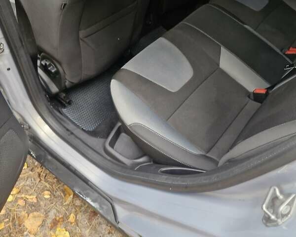 Сірий Форд Фокус, об'ємом двигуна 1 л та пробігом 80 тис. км за 7500 $, фото 23 на Automoto.ua