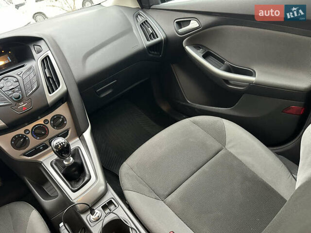 Сірий Форд Фокус, об'ємом двигуна 1.56 л та пробігом 205 тис. км за 8350 $, фото 17 на Automoto.ua