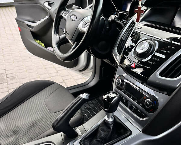 Сірий Форд Фокус, об'ємом двигуна 1.6 л та пробігом 259 тис. км за 8400 $, фото 53 на Automoto.ua