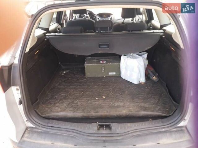 Серый Форд Фокус, объемом двигателя 1 л и пробегом 300 тыс. км за 7333 $, фото 12 на Automoto.ua