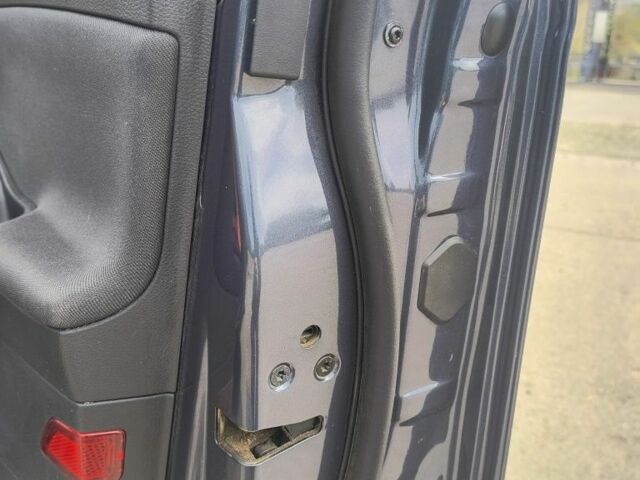 Серый Форд Фокус, объемом двигателя 1.6 л и пробегом 412 тыс. км за 8300 $, фото 6 на Automoto.ua