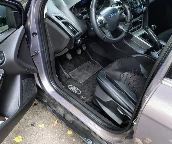 Форд Фокус 2013 в Киеве на Automoto.ua Серый Форд Фокус, объемом двигателя 1 л и пробегом 280 тыс. км за 6500 $, фото 6 на Automoto.ua