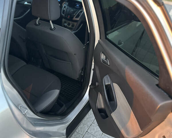 Серый Форд Фокус, объемом двигателя 1.6 л и пробегом 199 тыс. км за 7200 $, фото 12 на Automoto.ua