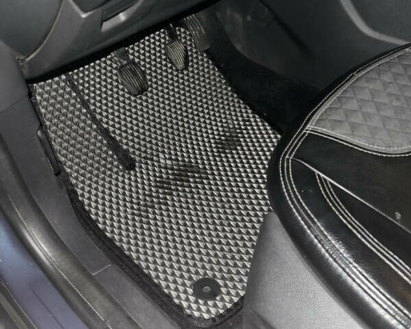 Серый Форд Фокус, объемом двигателя 1.56 л и пробегом 197 тыс. км за 8500 $, фото 15 на Automoto.ua