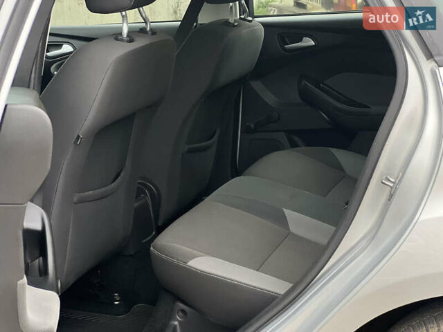 Серый Форд Фокус, объемом двигателя 1.6 л и пробегом 243 тыс. км за 7000 $, фото 18 на Automoto.ua