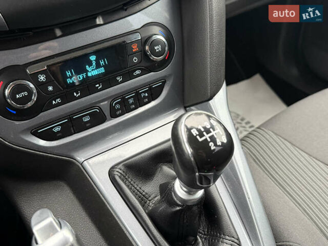 Сірий Форд Фокус, об'ємом двигуна 1.6 л та пробігом 230 тис. км за 8700 $, фото 50 на Automoto.ua