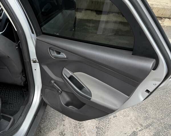 Серый Форд Фокус, объемом двигателя 1.6 л и пробегом 297 тыс. км за 7500 $, фото 12 на Automoto.ua