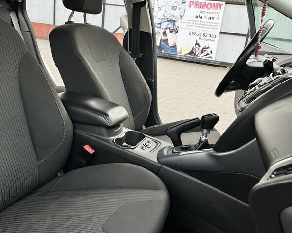 Сірий Форд Фокус, об'ємом двигуна 1.6 л та пробігом 259 тис. км за 8400 $, фото 28 на Automoto.ua