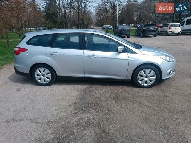 Серый Форд Фокус, объемом двигателя 1.6 л и пробегом 330 тыс. км за 8000 $, фото 3 на Automoto.ua