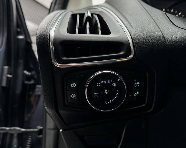 Серый Форд Фокус, объемом двигателя 1.6 л и пробегом 200 тыс. км за 8700 $, фото 41 на Automoto.ua