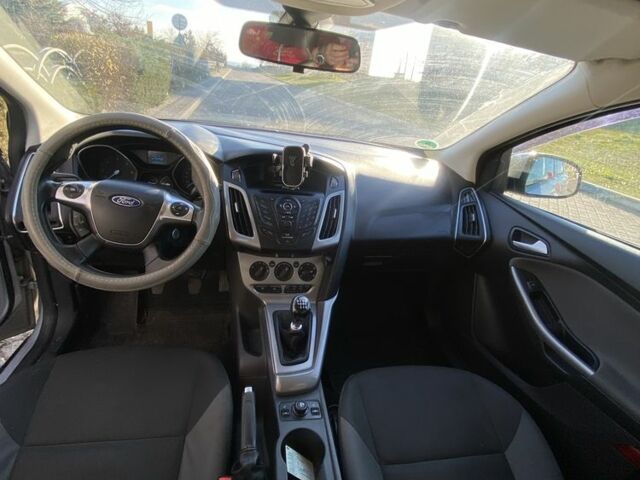 Серый Форд Фокус, объемом двигателя 1.6 л и пробегом 280 тыс. км за 5500 $, фото 3 на Automoto.ua