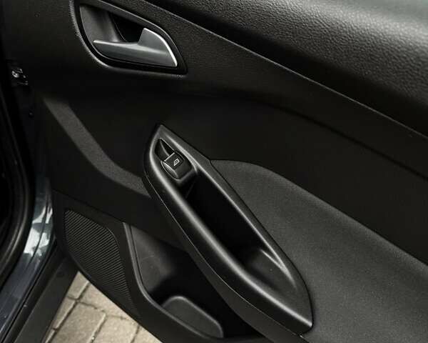 Серый Форд Фокус, объемом двигателя 1.6 л и пробегом 200 тыс. км за 8700 $, фото 29 на Automoto.ua