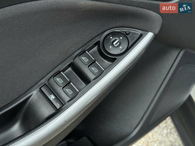 Серый Форд Фокус, объемом двигателя 1.6 л и пробегом 235 тыс. км за 7800 $, фото 39 на Automoto.ua