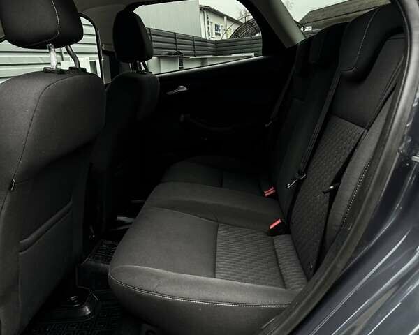 Серый Форд Фокус, объемом двигателя 1.6 л и пробегом 200 тыс. км за 8700 $, фото 45 на Automoto.ua