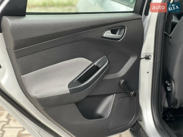 Серый Форд Фокус, объемом двигателя 1.6 л и пробегом 243 тыс. км за 7000 $, фото 17 на Automoto.ua