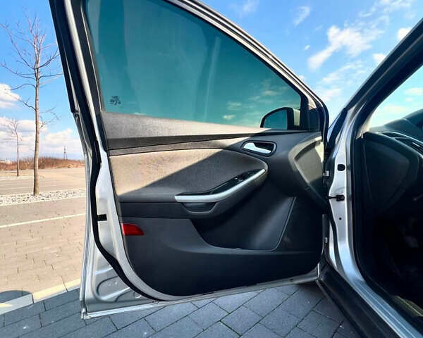 Серый Форд Фокус, объемом двигателя 2 л и пробегом 265 тыс. км за 7200 $, фото 14 на Automoto.ua
