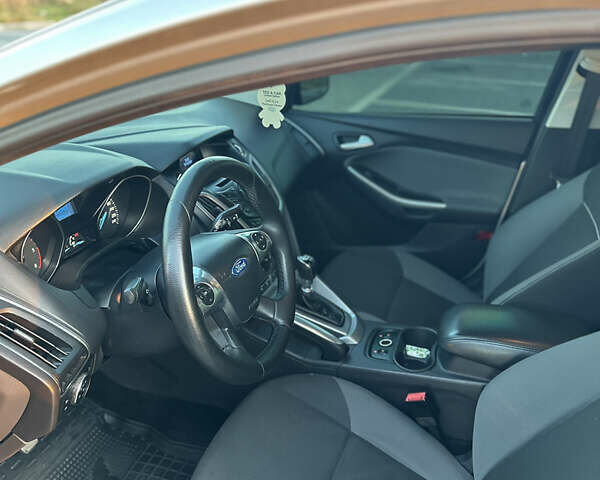 Серый Форд Фокус, объемом двигателя 1.6 л и пробегом 199 тыс. км за 7200 $, фото 6 на Automoto.ua