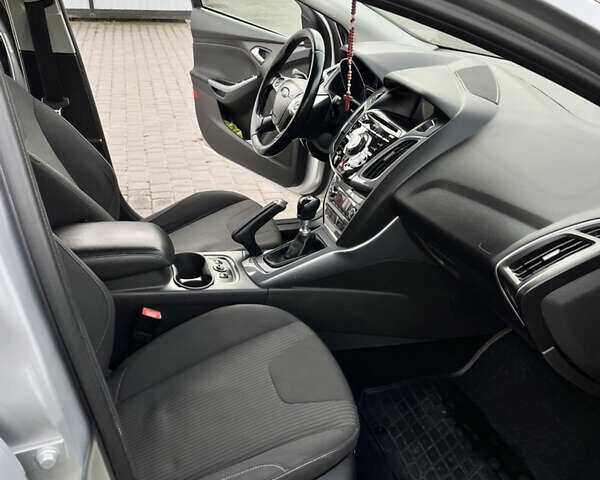 Сірий Форд Фокус, об'ємом двигуна 1.6 л та пробігом 259 тис. км за 8400 $, фото 54 на Automoto.ua