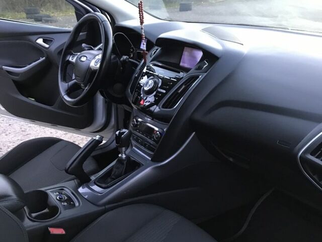 Серый Форд Фокус, объемом двигателя 1.6 л и пробегом 259 тыс. км за 8400 $, фото 5 на Automoto.ua