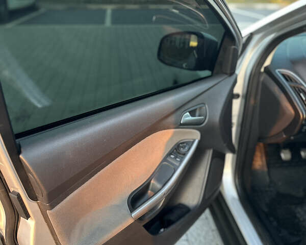 Серый Форд Фокус, объемом двигателя 1.6 л и пробегом 199 тыс. км за 7200 $, фото 7 на Automoto.ua