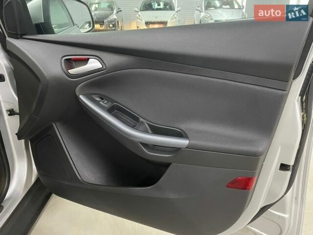 Серый Форд Фокус, объемом двигателя 1.6 л и пробегом 231 тыс. км за 8450 $, фото 20 на Automoto.ua