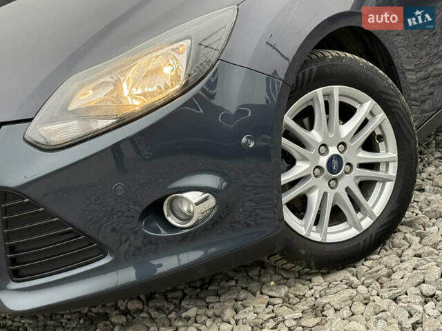 Серый Форд Фокус, объемом двигателя 1.6 л и пробегом 232 тыс. км за 9200 $, фото 9 на Automoto.ua