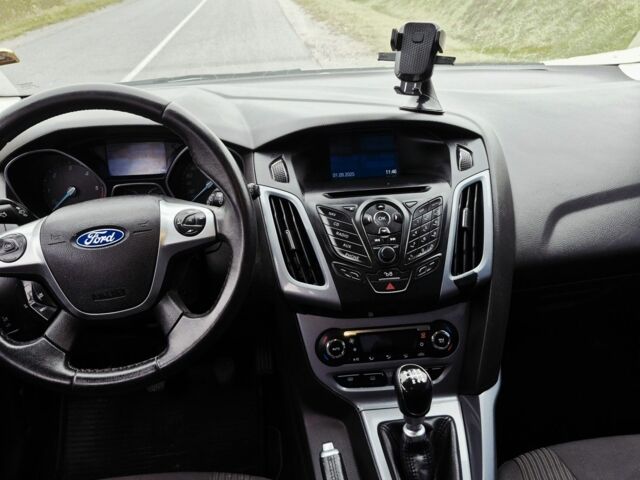 Серый Форд Фокус, объемом двигателя 1.6 л и пробегом 220 тыс. км за 8200 $, фото 2 на Automoto.ua