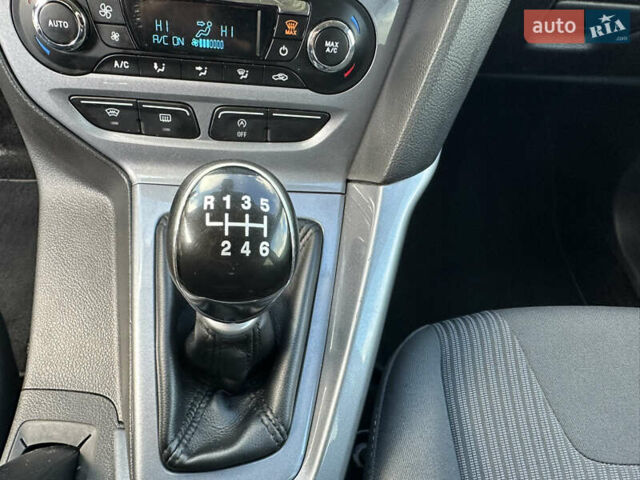 Форд Фокус 2013 у Стрые на Automoto.ua Сірий Форд Фокус, об'ємом двигуна 1.6 л та пробігом 217 тис. км за 8350 $, фото 94 на Automoto.ua